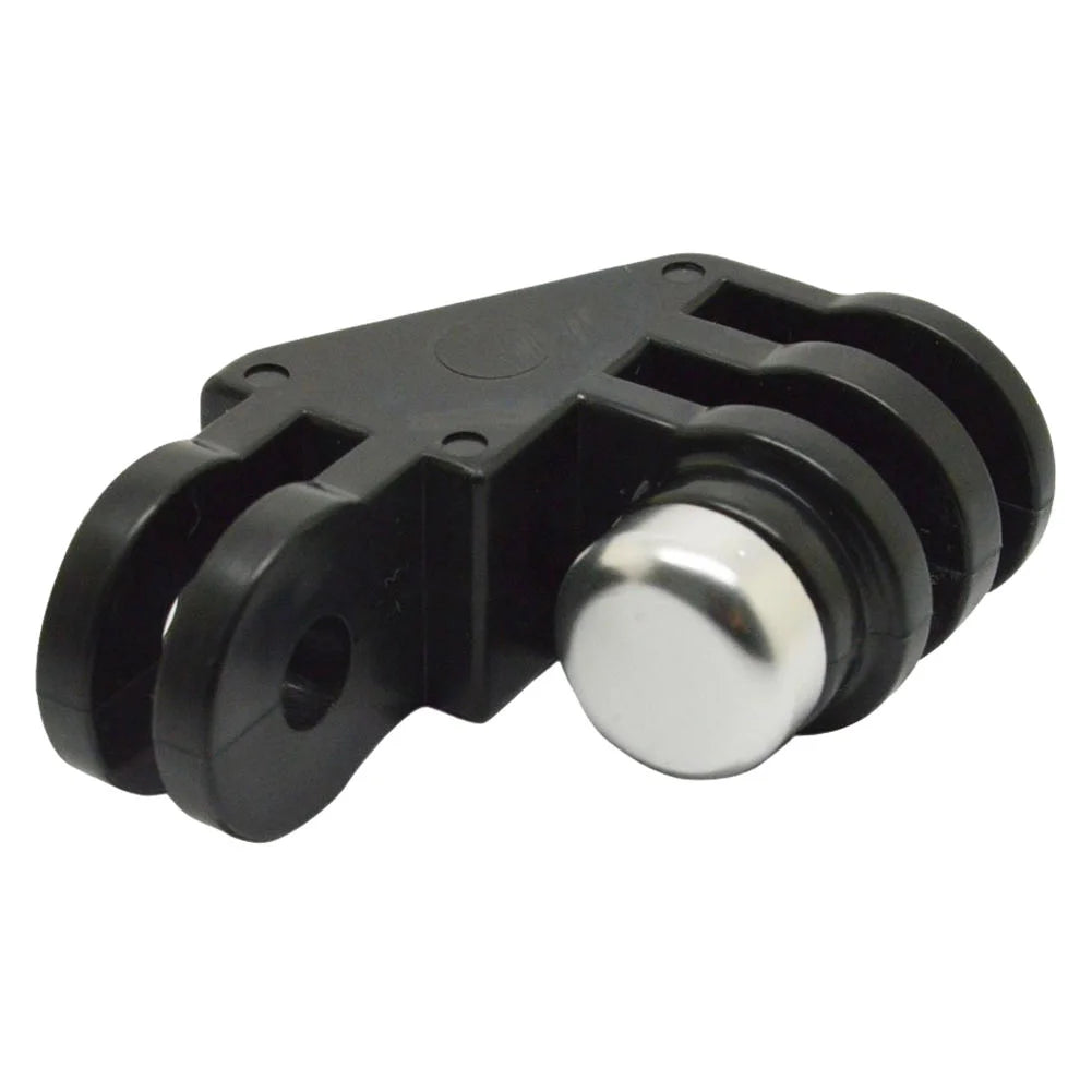 Adaptor atașat la o cameră sport