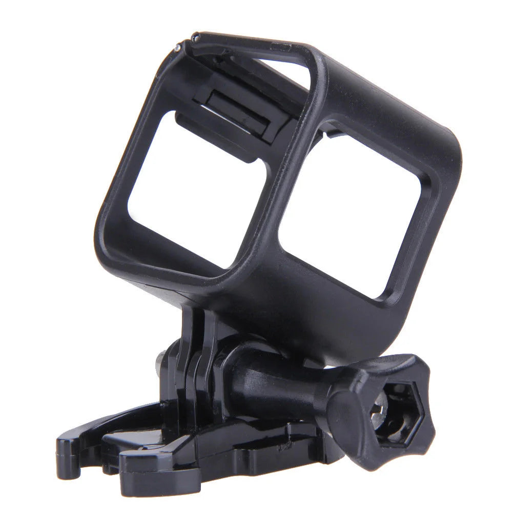 Carcasa de protecție alături de patina quick release și șurubul incluse în pachet