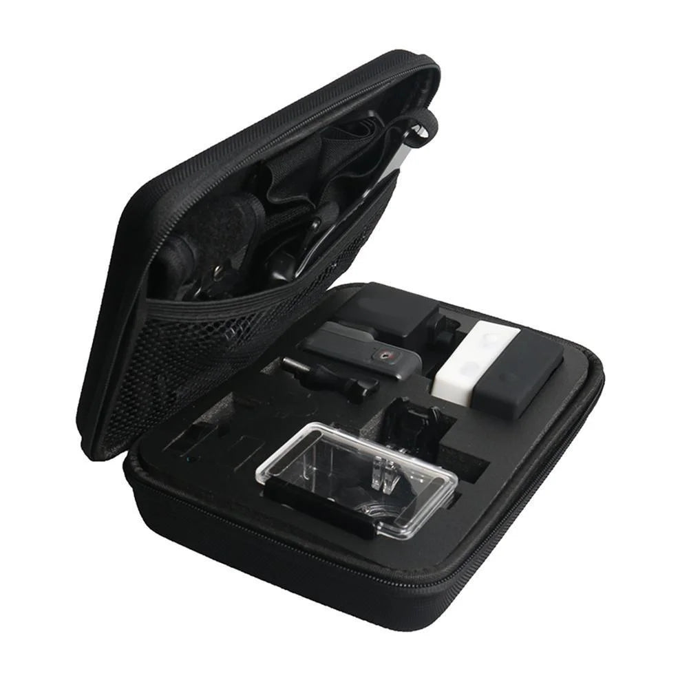 Cameră sport GoPro și accesorii alături de geantă pregătită de plecare