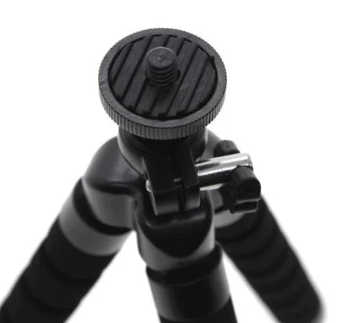 Capul rotativ la 360°, ilustrând posibilitățile de ajustare a unghiului de filmare