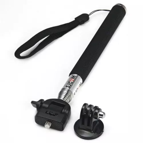 Montarea unei camere GoPro pe selfie stick, demonstrând compatibilitatea