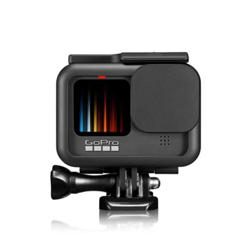 Camera GoPro Hero 13 montată în carcasă de protecție