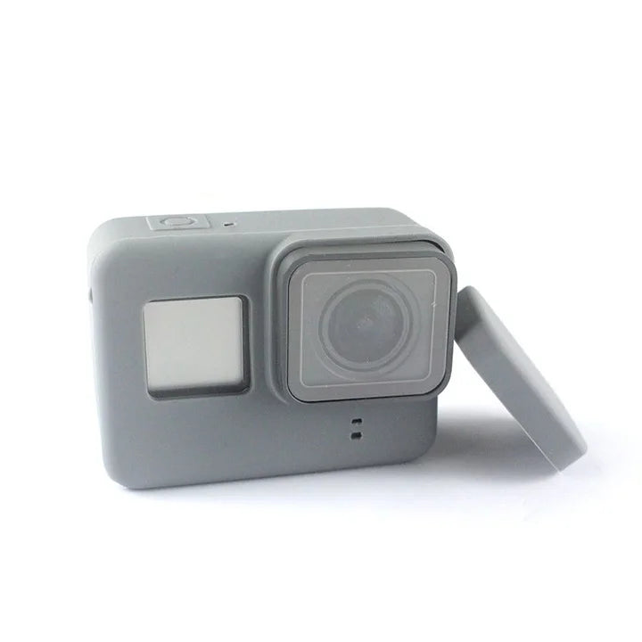 GoPro Hero 7 montată în carcasă din silicon, protecție eficientă împotriva zgârieturilor