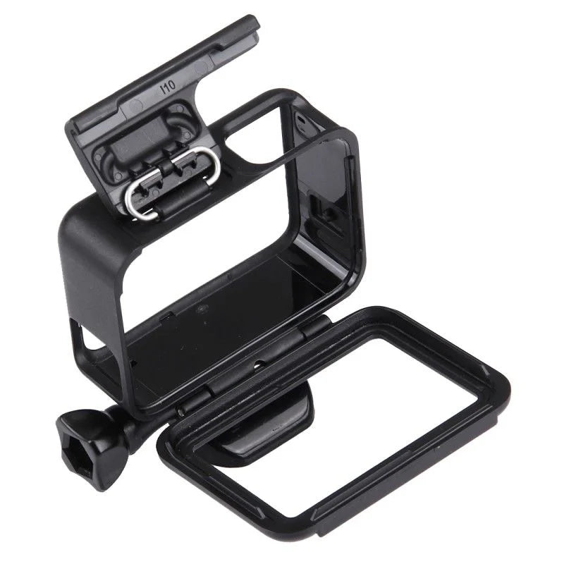 Vedere laterală a carcasei de protecție pentru GoPro Hero 5/6/7, evidențiind designul compact și accesul la porturi